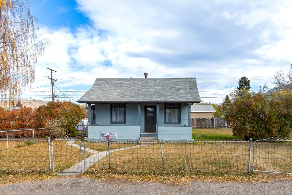 Photo of 2307 Locust Street, Butte, MT 59701 (MLS # 30079500)