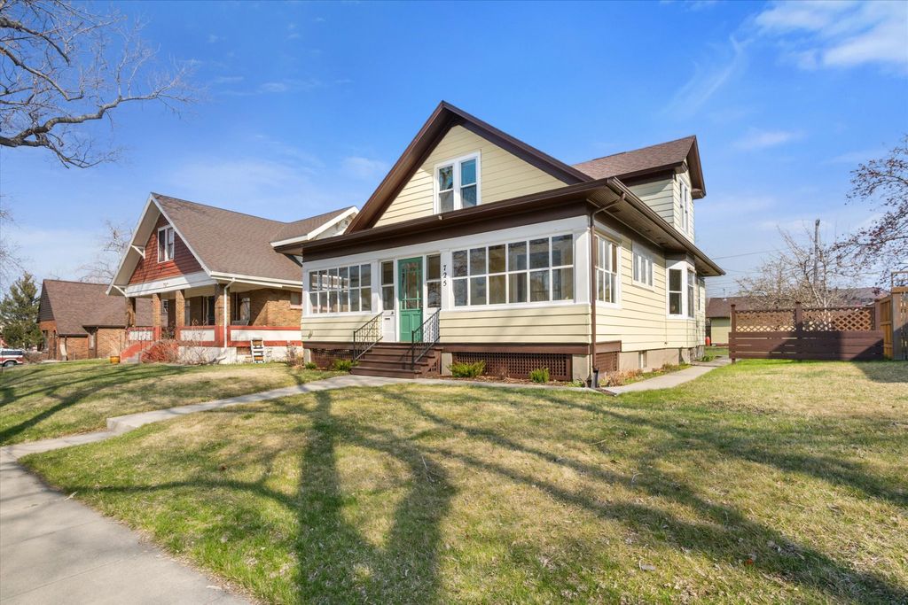 Photo of 725 N Warren Street, Helena, MT 59601 (MLS # 30069748)