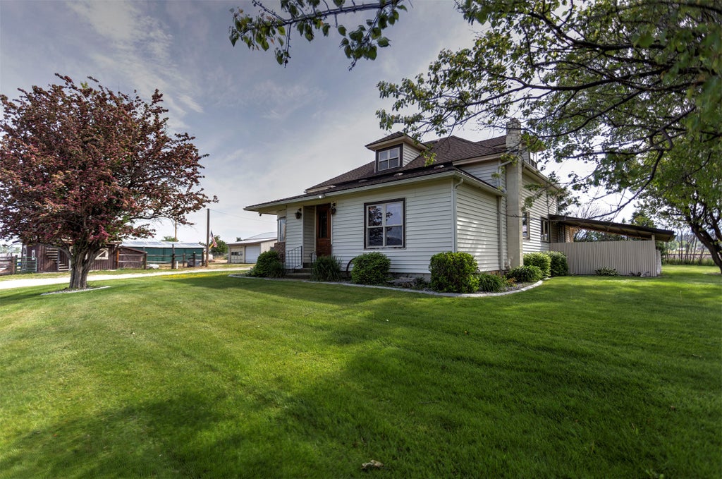 Photo of 3552 Eastside Hwy HWY, Stevensville, MT 59870 (MLS # 30074753)