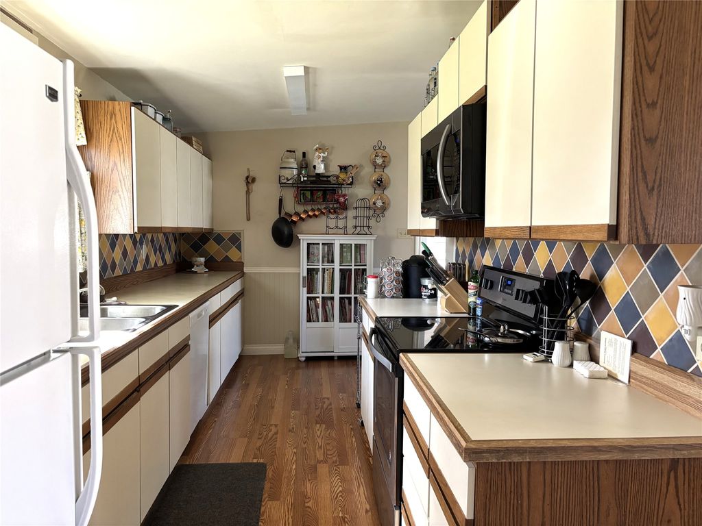Photo of 1420 13th Avenue SW, Great Falls, MT 59404 (MLS # 30069406)