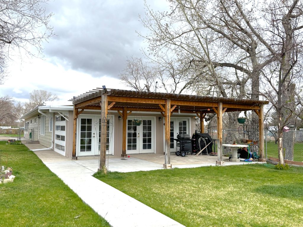 Photo of 1420 13th Avenue SW, Great Falls, MT 59404 (MLS # 30069406)