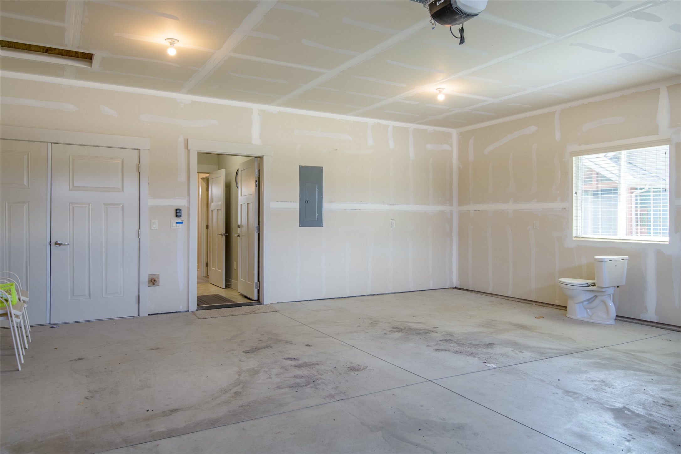 Missoula, Montana 59808, United States, 3 Bedrooms Bedrooms, ,2 BathroomsBathrooms,Residential,Active,121728