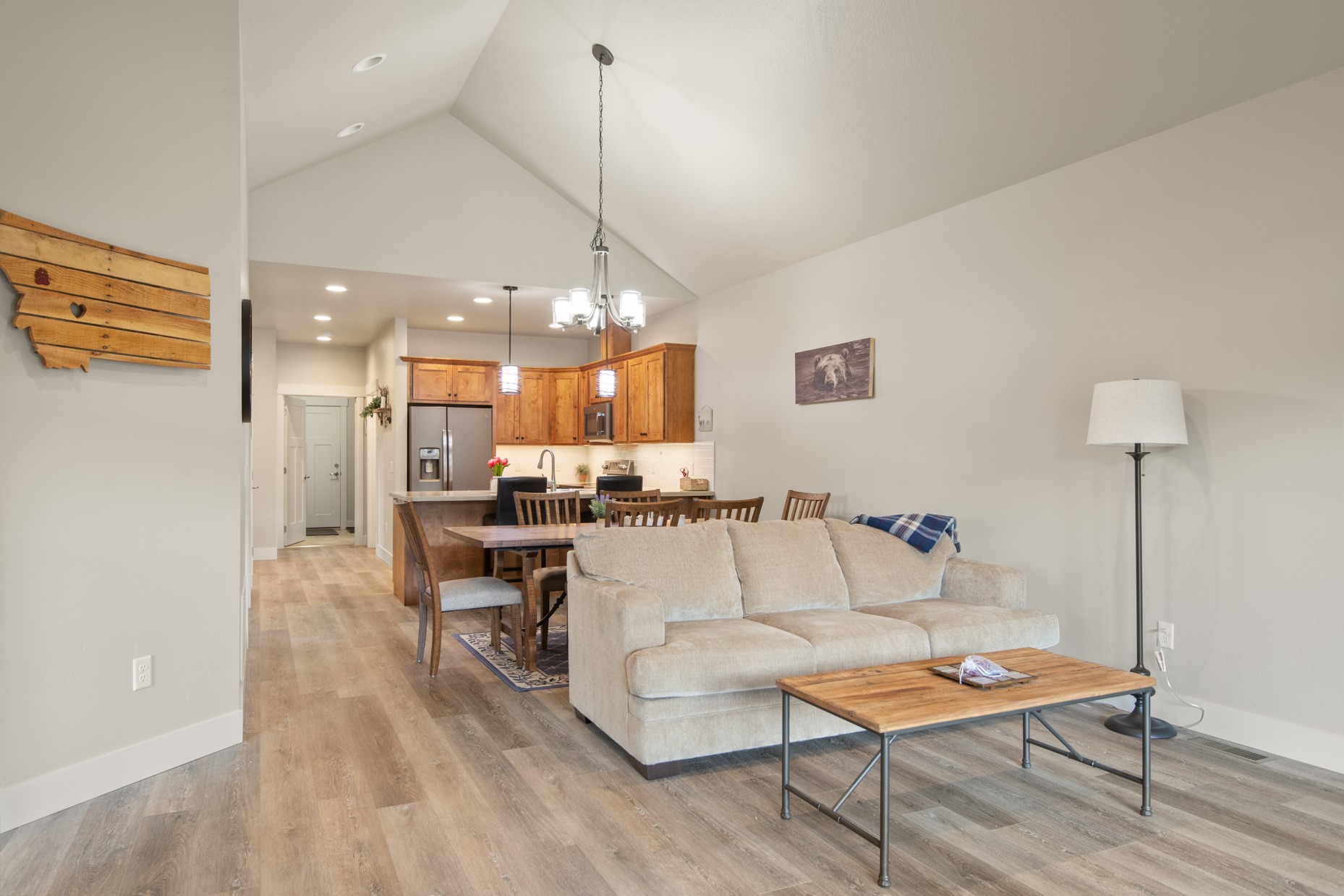 Missoula, Montana 59808, United States, 3 Bedrooms Bedrooms, ,2 BathroomsBathrooms,Residential,Active,121728