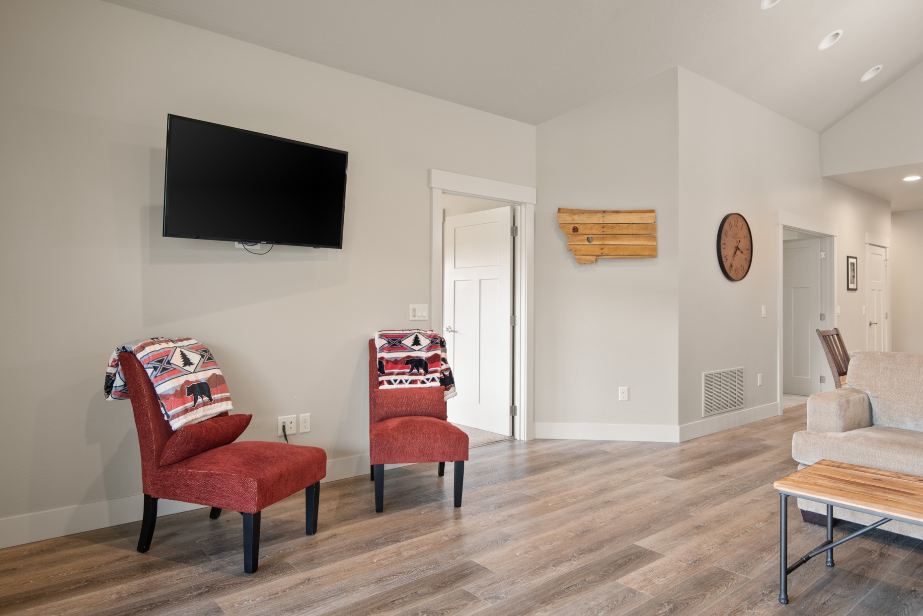 Missoula, Montana 59808, United States, 3 Bedrooms Bedrooms, ,2 BathroomsBathrooms,Residential,Active,121728