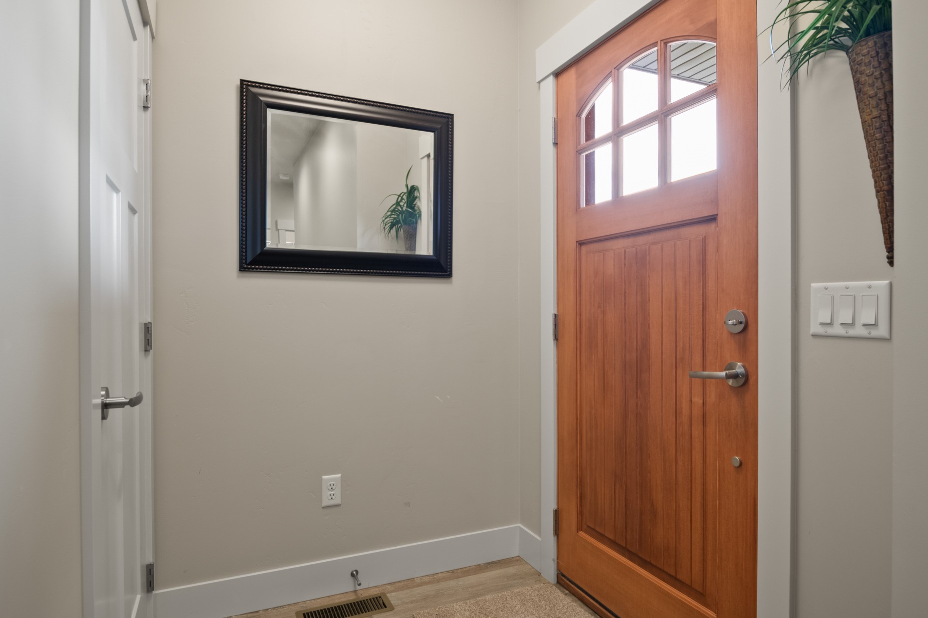 Missoula, Montana 59808, United States, 3 Bedrooms Bedrooms, ,2 BathroomsBathrooms,Residential,Active,121728