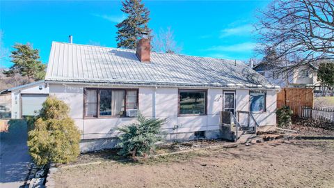 Photo of 921 11th Street E, Polson, MT 59860 (MLS # 30066198)