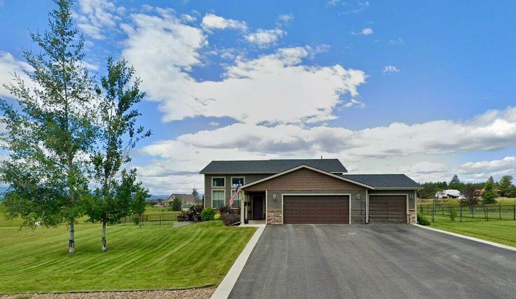 Photo of 411 Spruce Meadows Loop, Kalispell, MT 59901 (MLS # 30069824)
