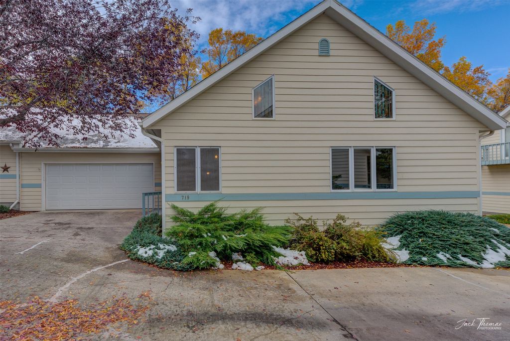 Photo of 719 N Davis Street, Helena, MT 59601 (MLS # 30059687)