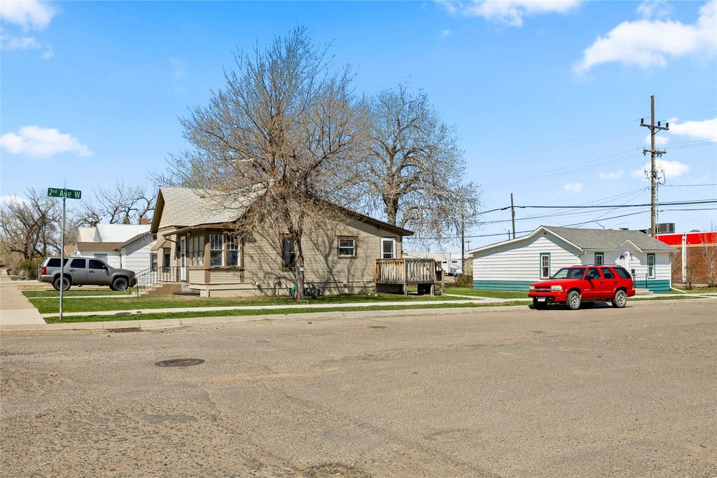Photo of 205 2nd Street W, Havre, MT 59501 (MLS # 30069813)