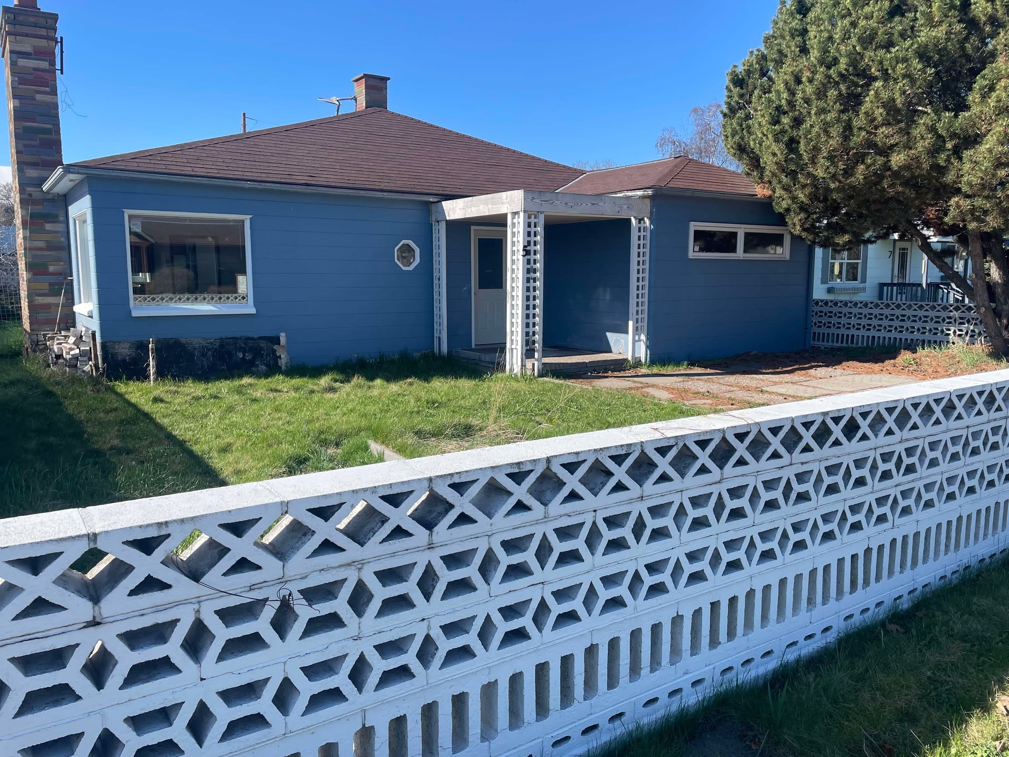 5 7th Avenue W