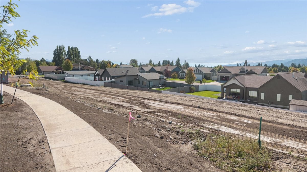 712 Crown Ridge Drive