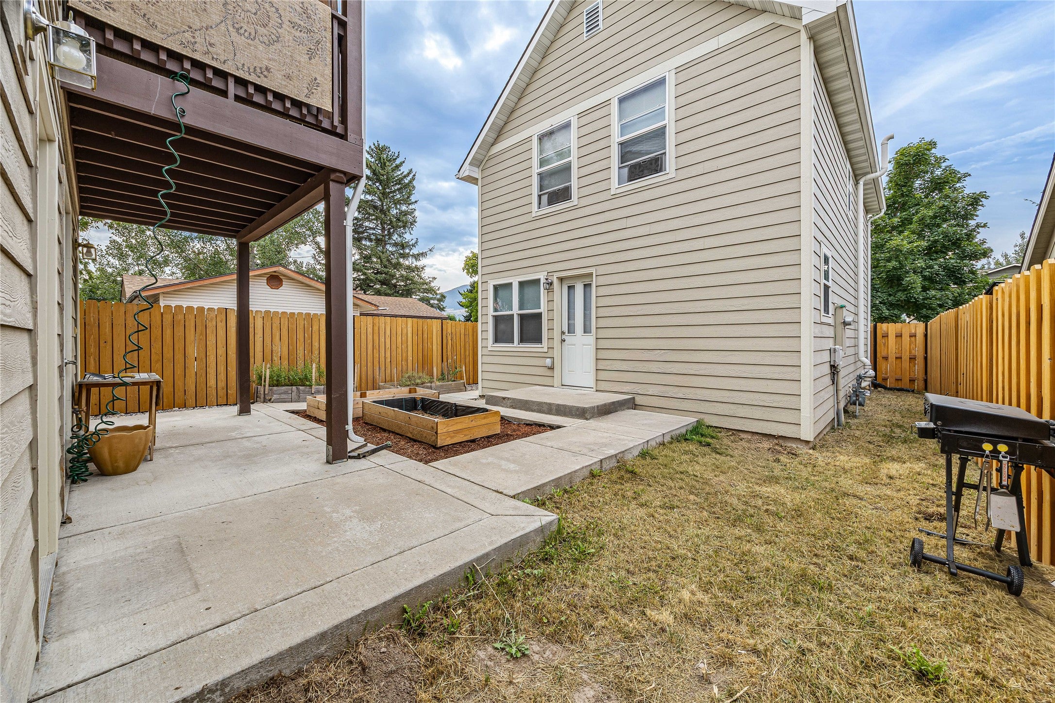 2418 & 2420 Ernest Avenue
