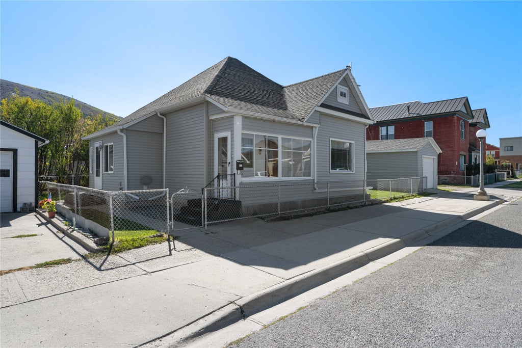 Photo of 615 E 4th Street, Anaconda, MT 59711 (MLS # 30078680)