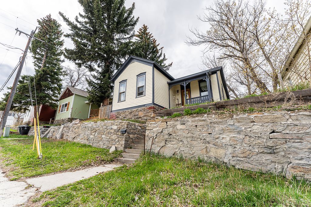 Photo of 6 Chaucer Street, Helena, MT 59601 (MLS # 30068906)