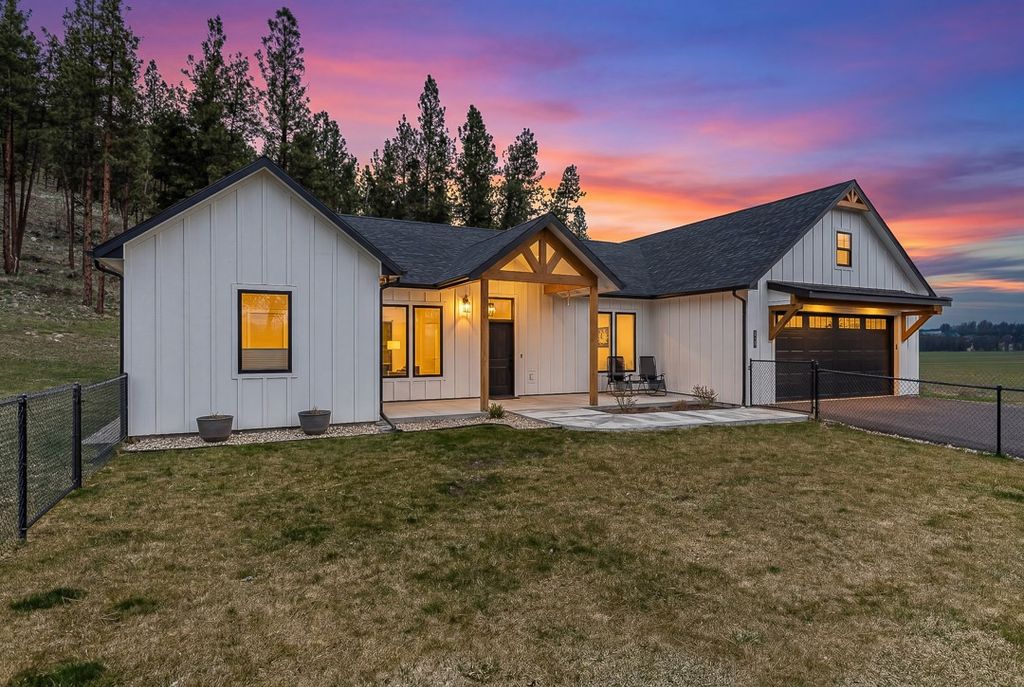 Photo of 8270 Red Hawk View, Missoula, MT 59804 (MLS # 30068363)