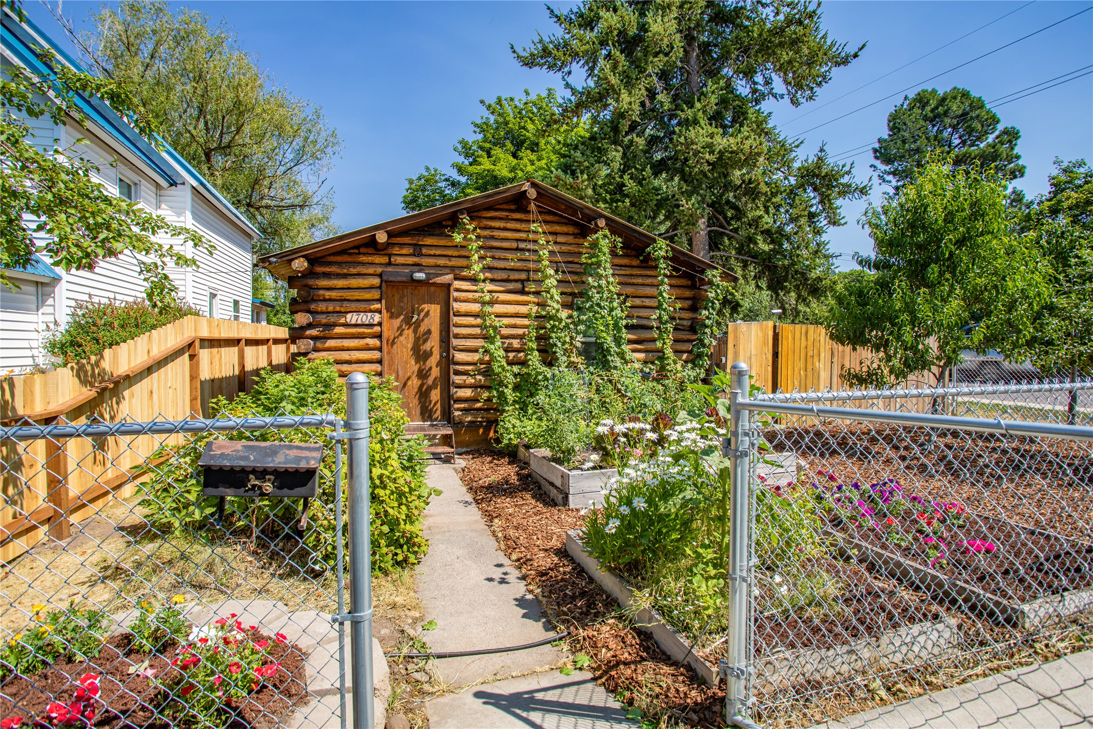 Missoula, Montana 59801, United States, 1 Bedroom Bedrooms, ,1 BathroomBathrooms,Residential,Pending,50941