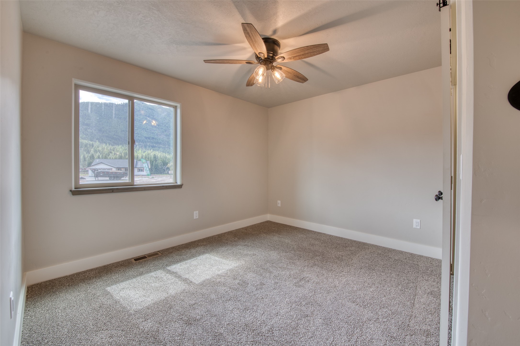 Alberton, Montana 59820, United States, 3 Bedrooms Bedrooms, ,2 BathroomsBathrooms,Residential,Active,65360