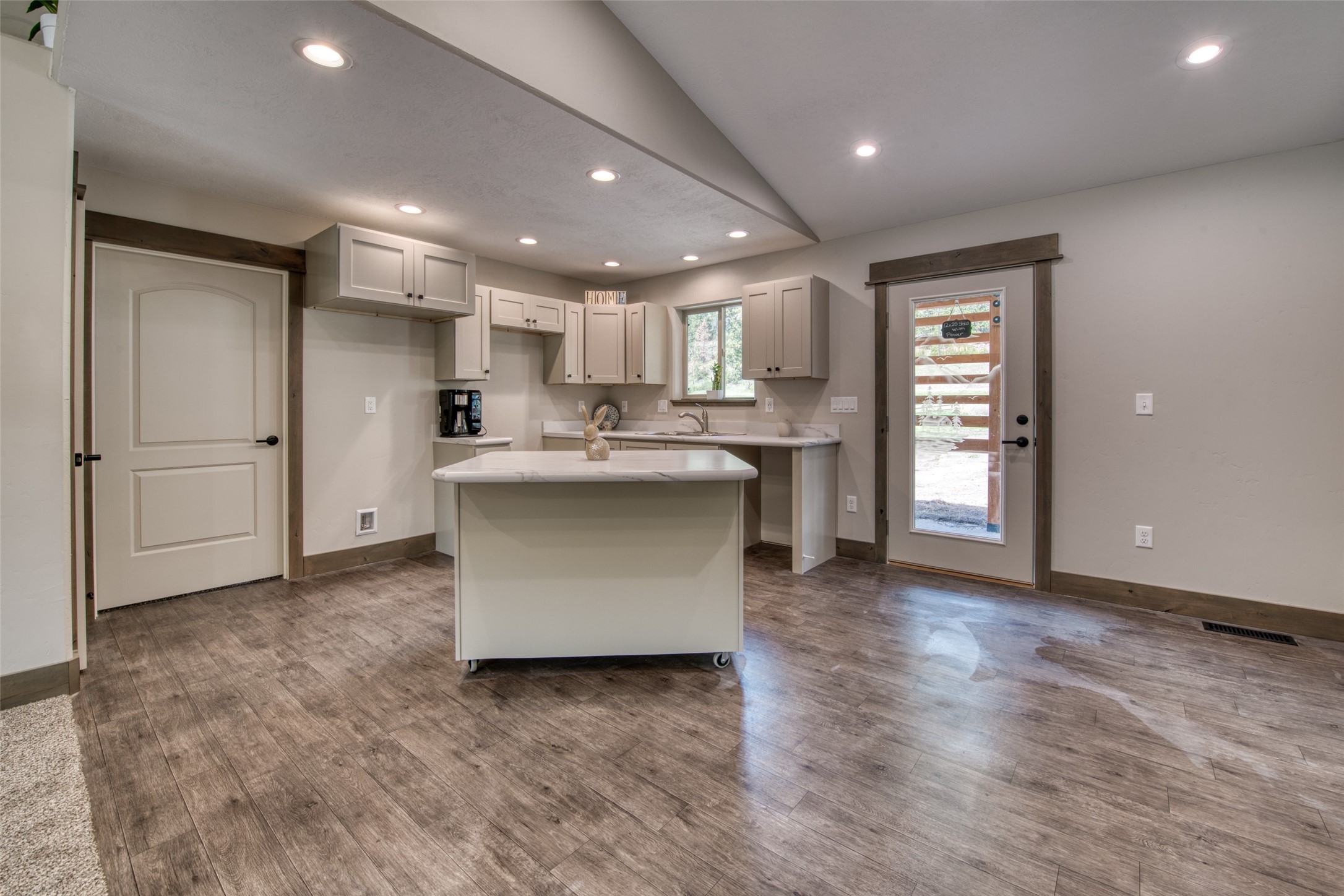 Alberton, Montana 59820, United States, 3 Bedrooms Bedrooms, ,2 BathroomsBathrooms,Residential,Active,65360