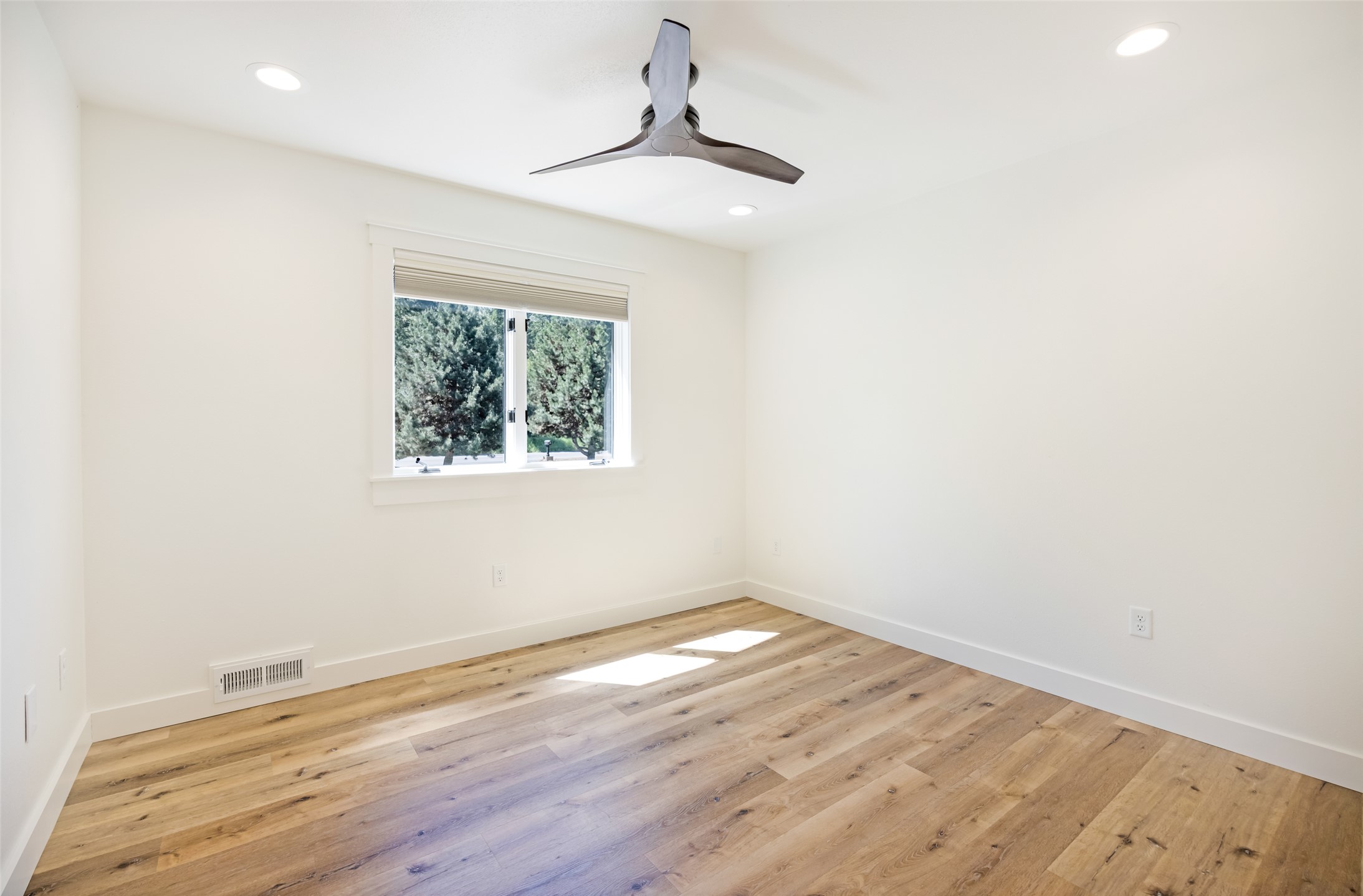 Missoula, Montana 59804, United States, 4 Bedrooms Bedrooms, ,3 BathroomsBathrooms,Residential,Active,150172