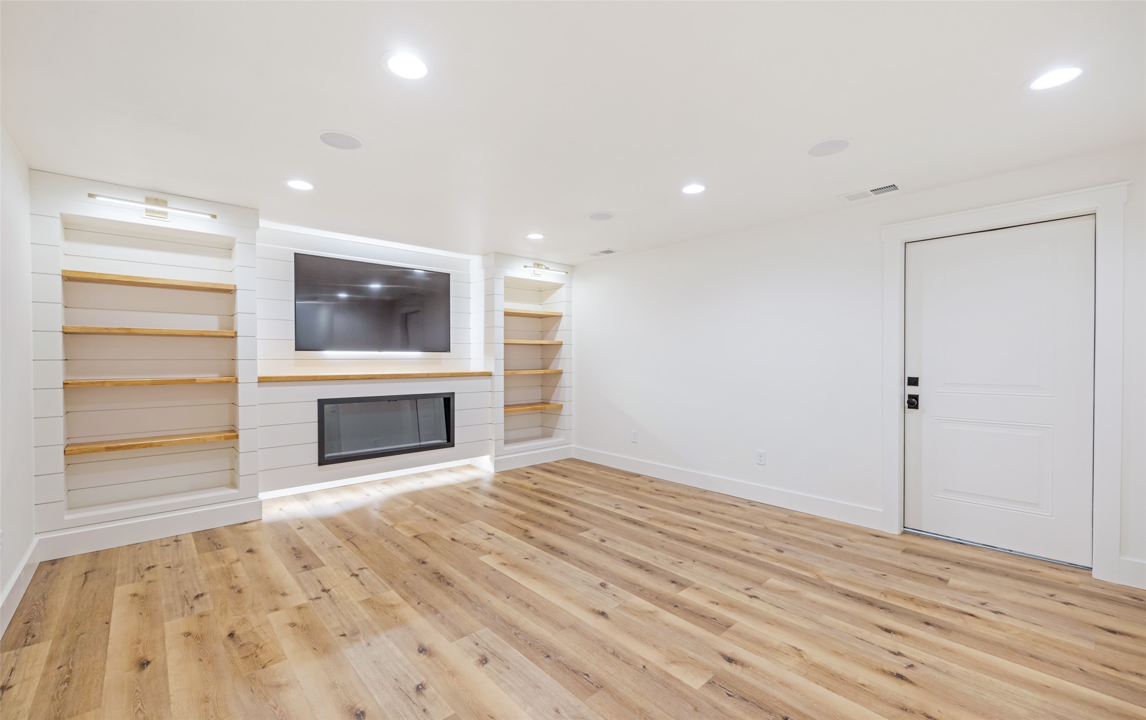 Missoula, Montana 59804, United States, 4 Bedrooms Bedrooms, ,3 BathroomsBathrooms,Residential,Active,150172