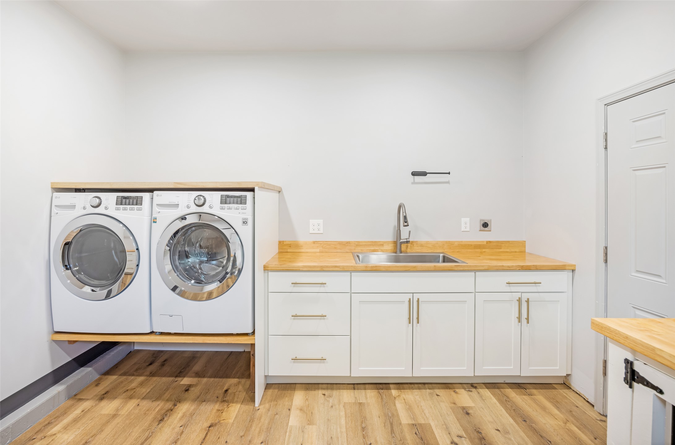 Missoula, Montana 59804, United States, 4 Bedrooms Bedrooms, ,3 BathroomsBathrooms,Residential,Active,150172