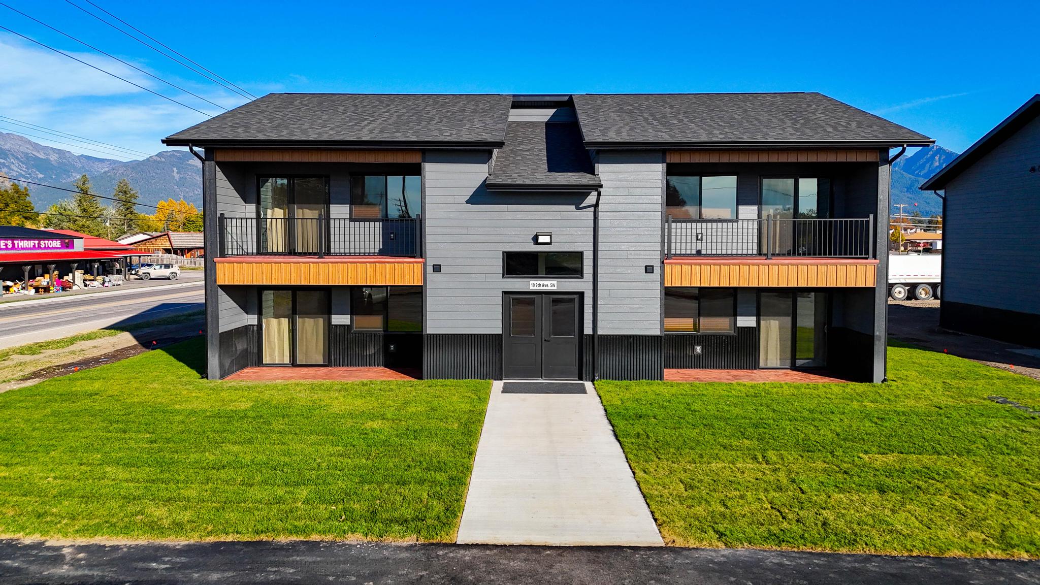 10 9th Avenue SW B