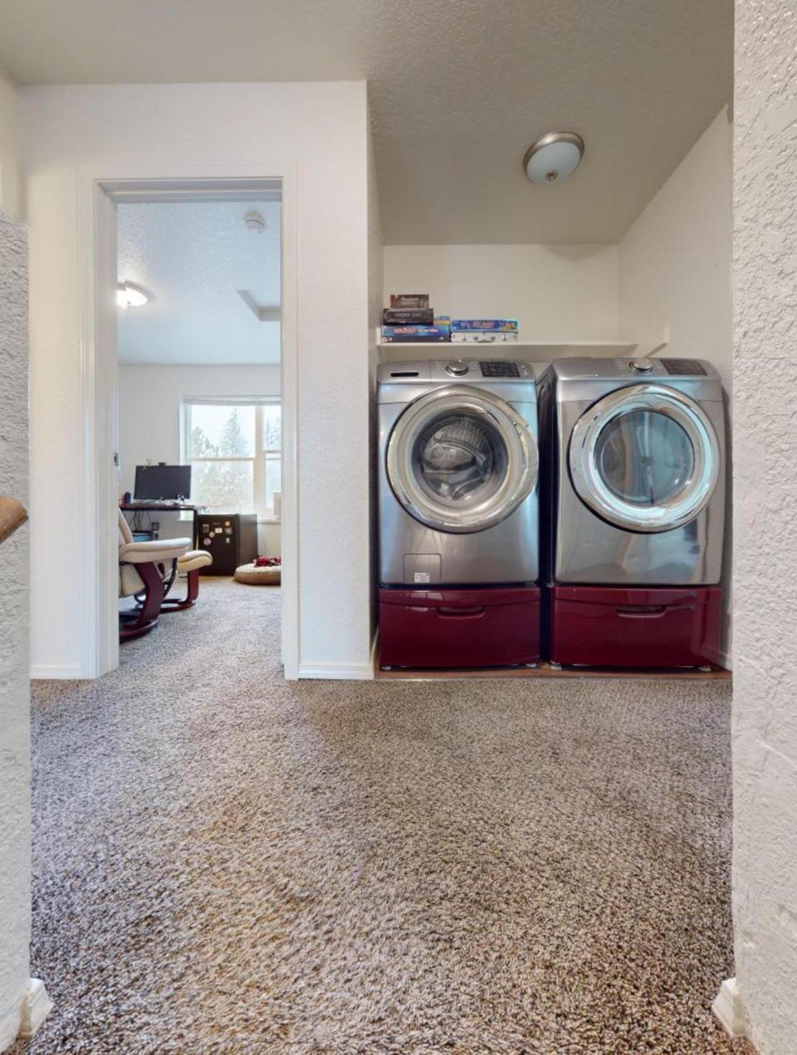 Ronan, Montana 59864, United States, 3 Bedrooms Bedrooms, ,2 BathroomsBathrooms,Residential,Pending,37027