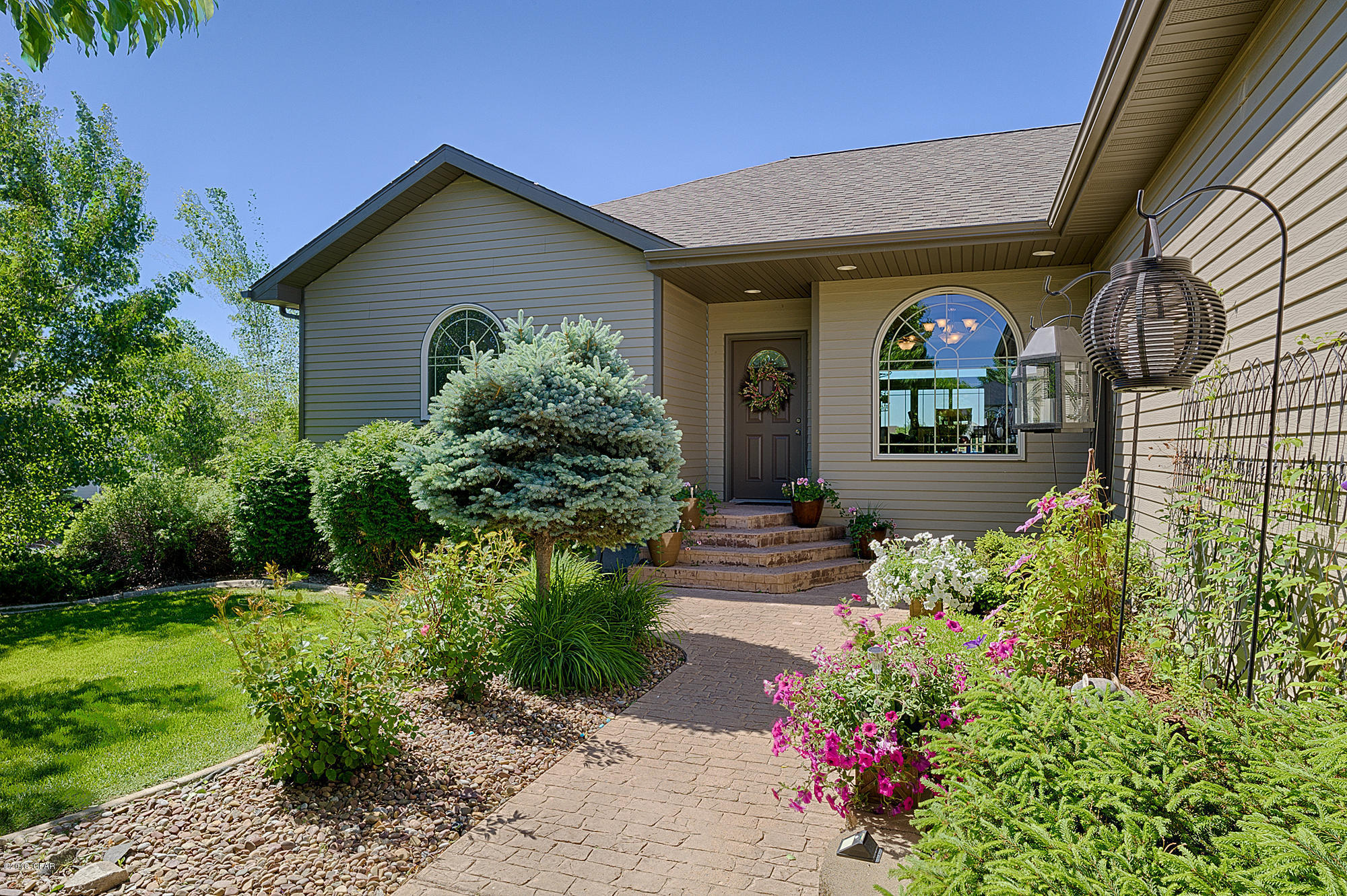 Photo 1 of 38 — 1624 38th St S, Great Falls, MT 59405