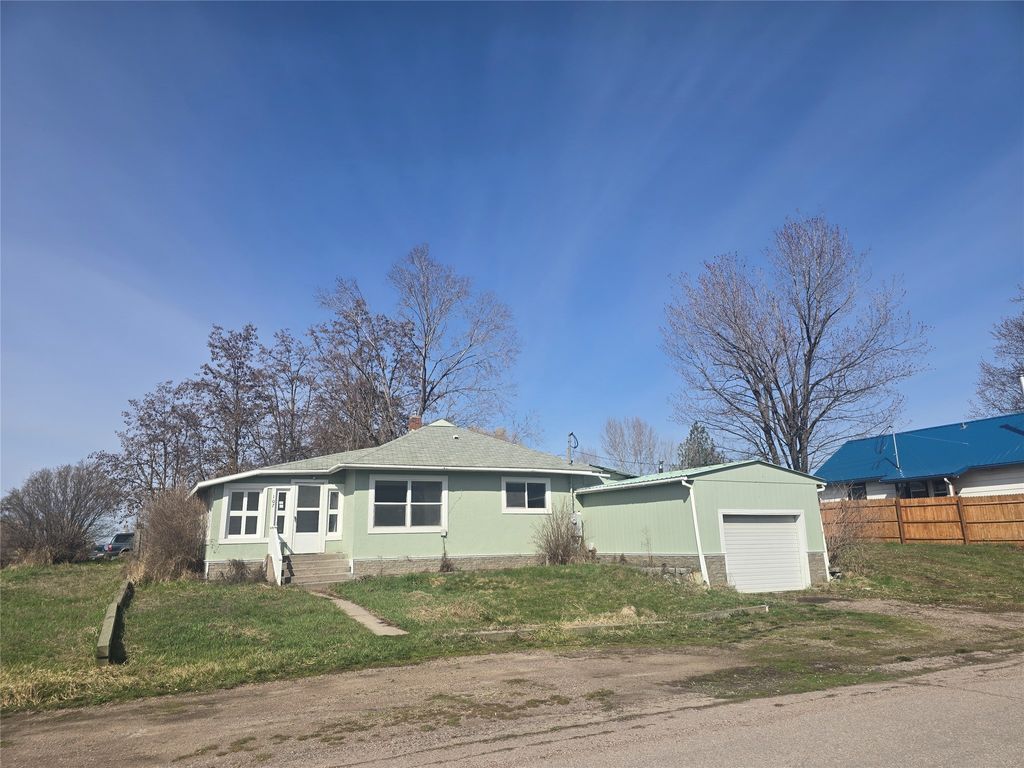 Photo of 107 7th Avenue NW, Ronan, MT 59864 (MLS # 30068585)
