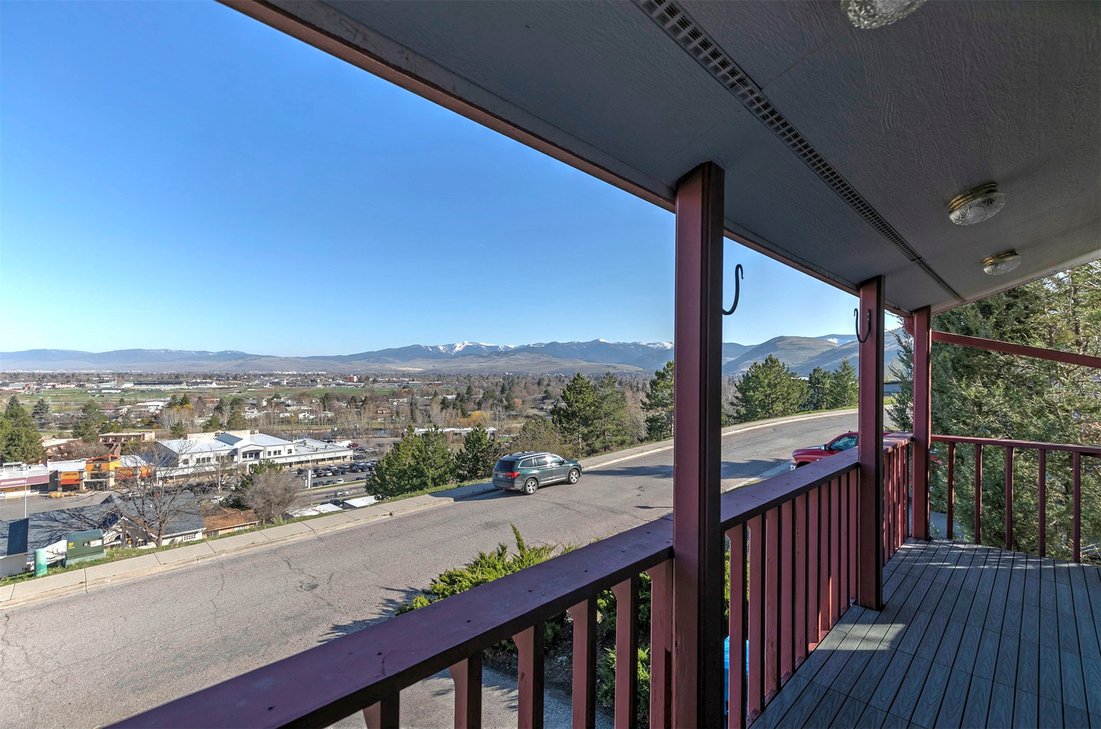 802 Normans Lane