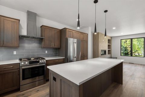 Tiny photo for 713 W 2nd Street W, Whitefish, MT 59937 (MLS # 30066550)