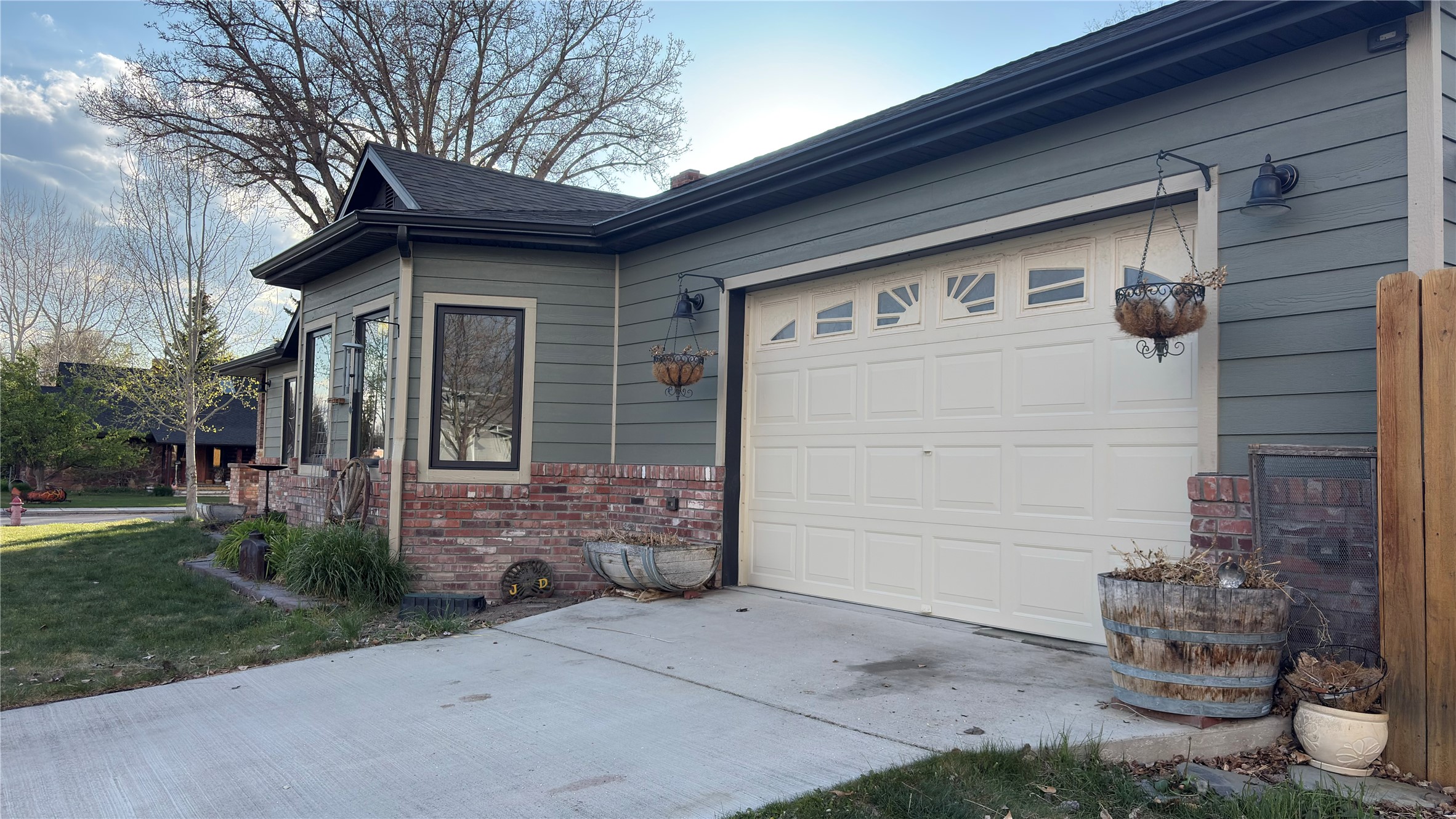 37 4th Avenue SW