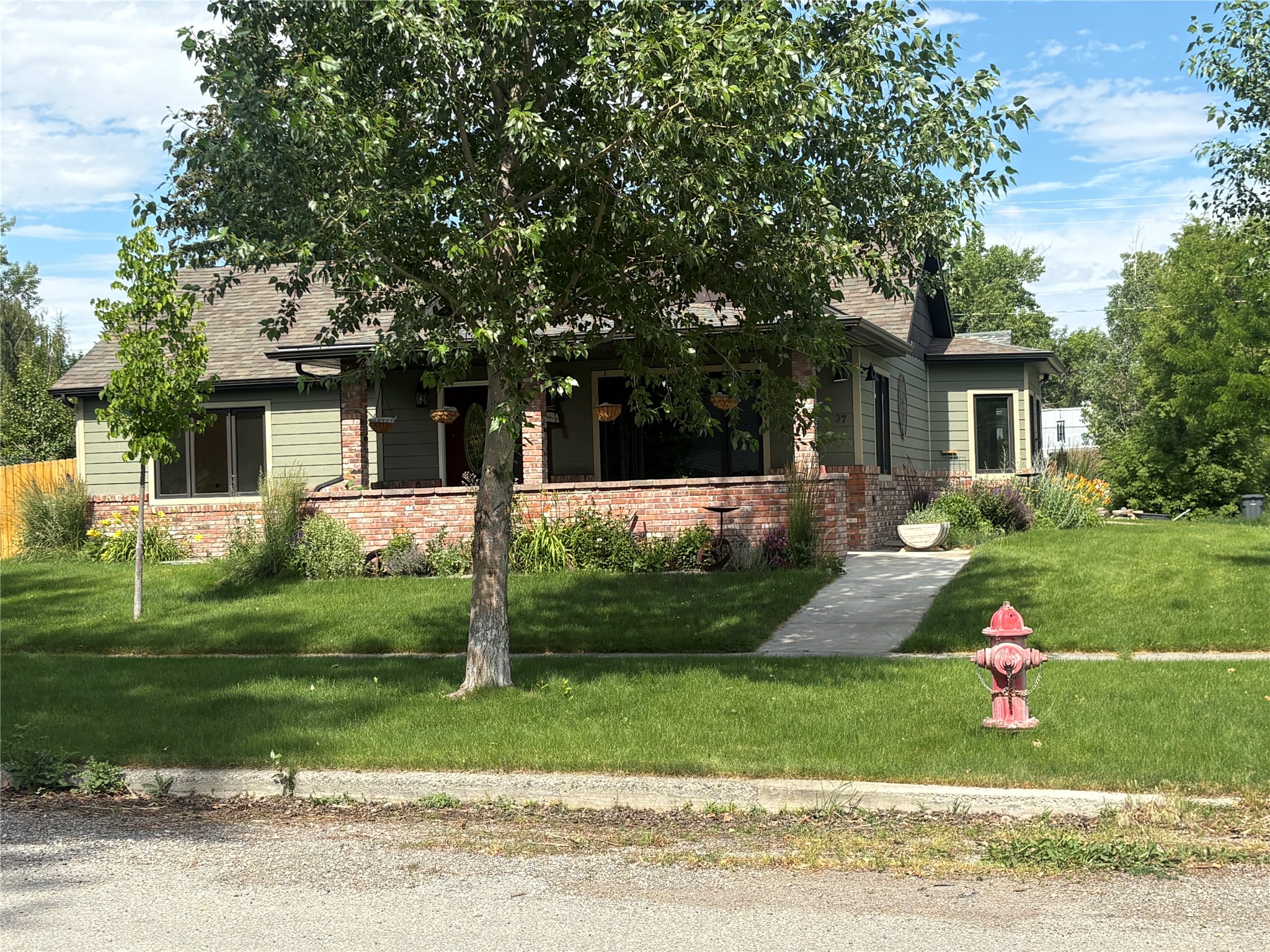 37 4th Avenue SW