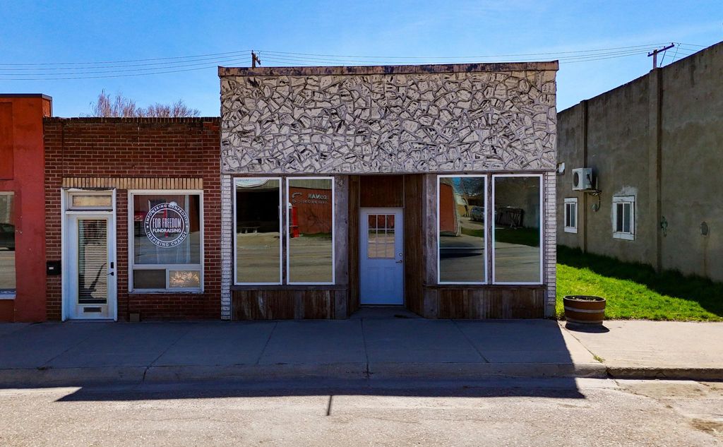 Photo of 317 SW Main Street SW, Ronan, MT 59864 (MLS # 30062292)