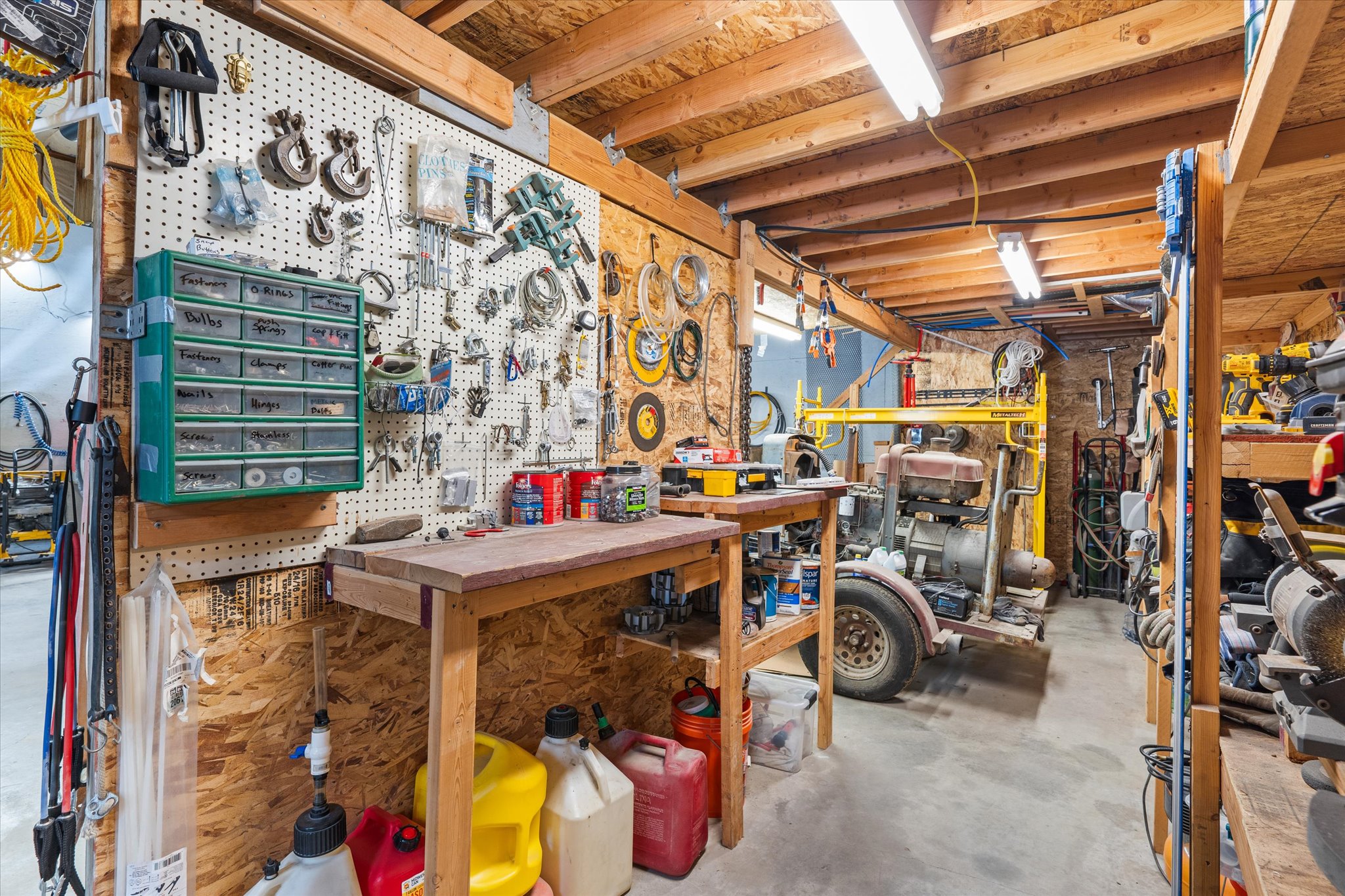 Kila, Montana 59920, United States, 3 Bedrooms Bedrooms, ,2 BathroomsBathrooms,Residential,Pending,39186