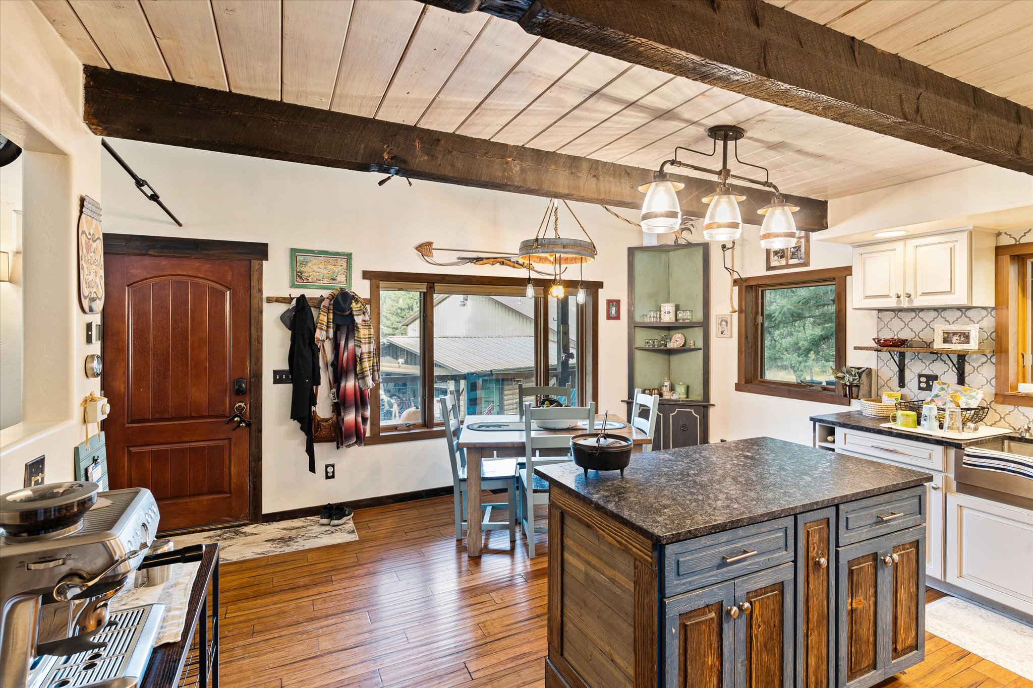 Kila, Montana 59920, United States, 3 Bedrooms Bedrooms, ,2 BathroomsBathrooms,Residential,Pending,39186