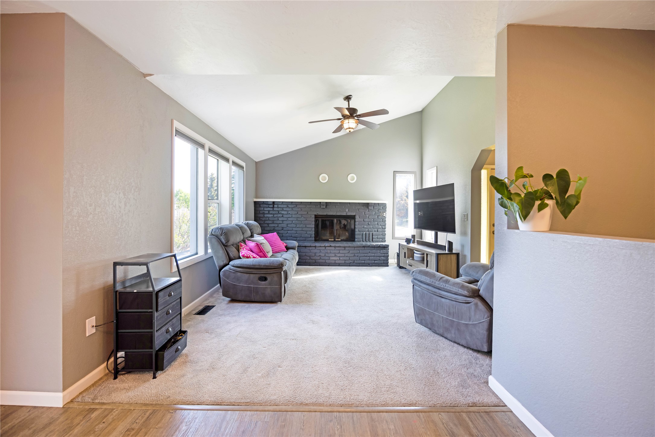 6109 Mainview Drive