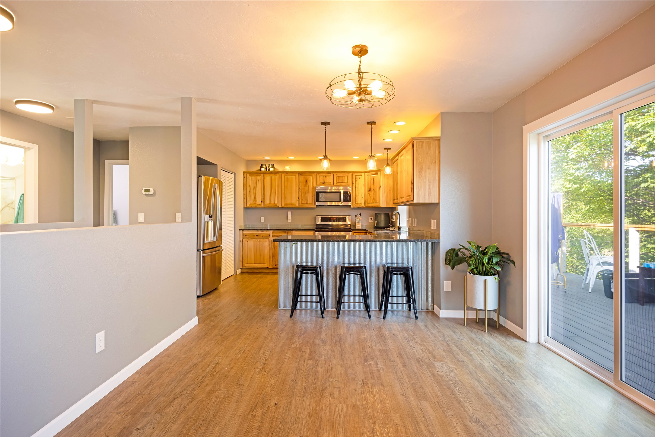 6109 Mainview Drive