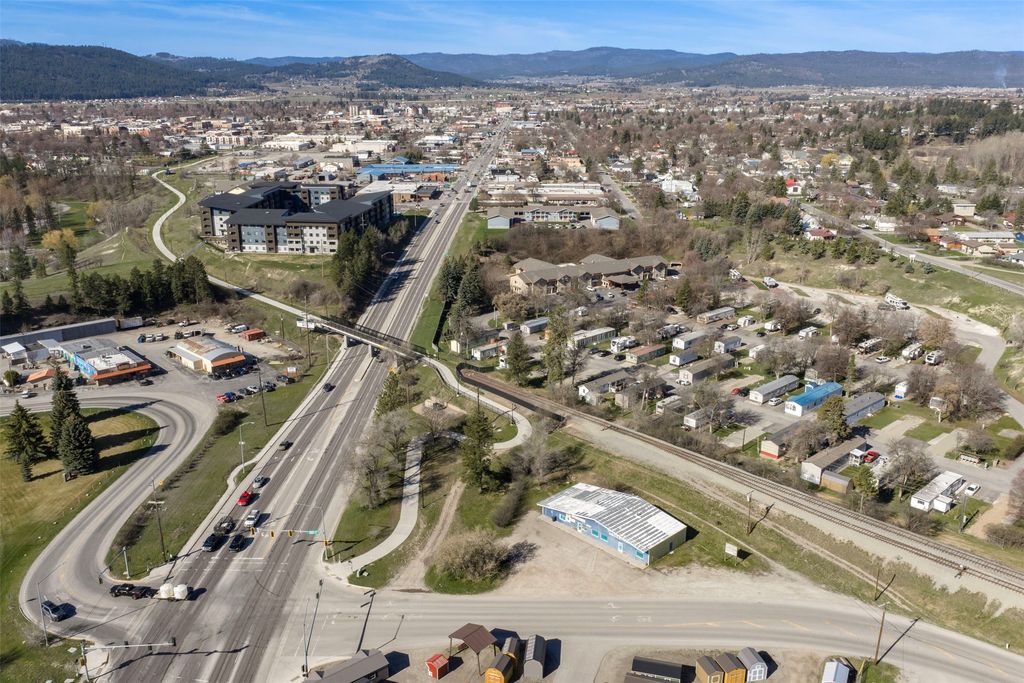 Photo of 1001 Us Hwy 2 E, Kalispell, MT 59901 (MLS # 30068718)