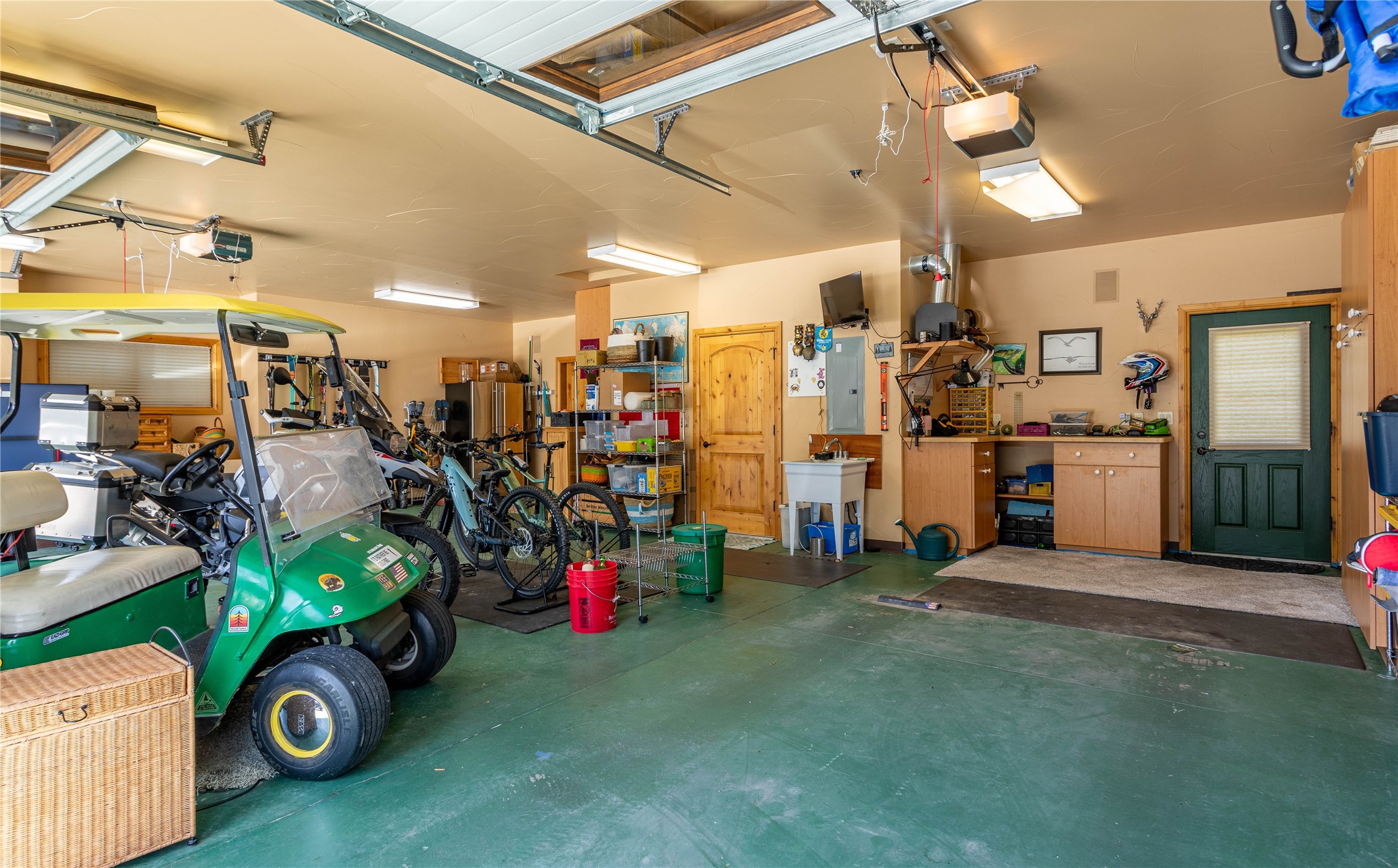 Missoula, Montana 59802, United States, 3 Bedrooms Bedrooms, ,2 BathroomsBathrooms,Residential,Pending,142599