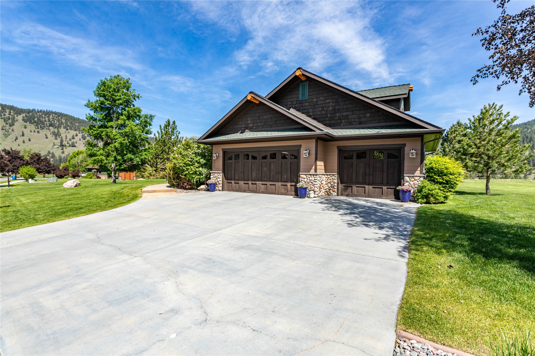 Missoula, Montana 59802, United States, 3 Bedrooms Bedrooms, ,2 BathroomsBathrooms,Residential,Pending,142599