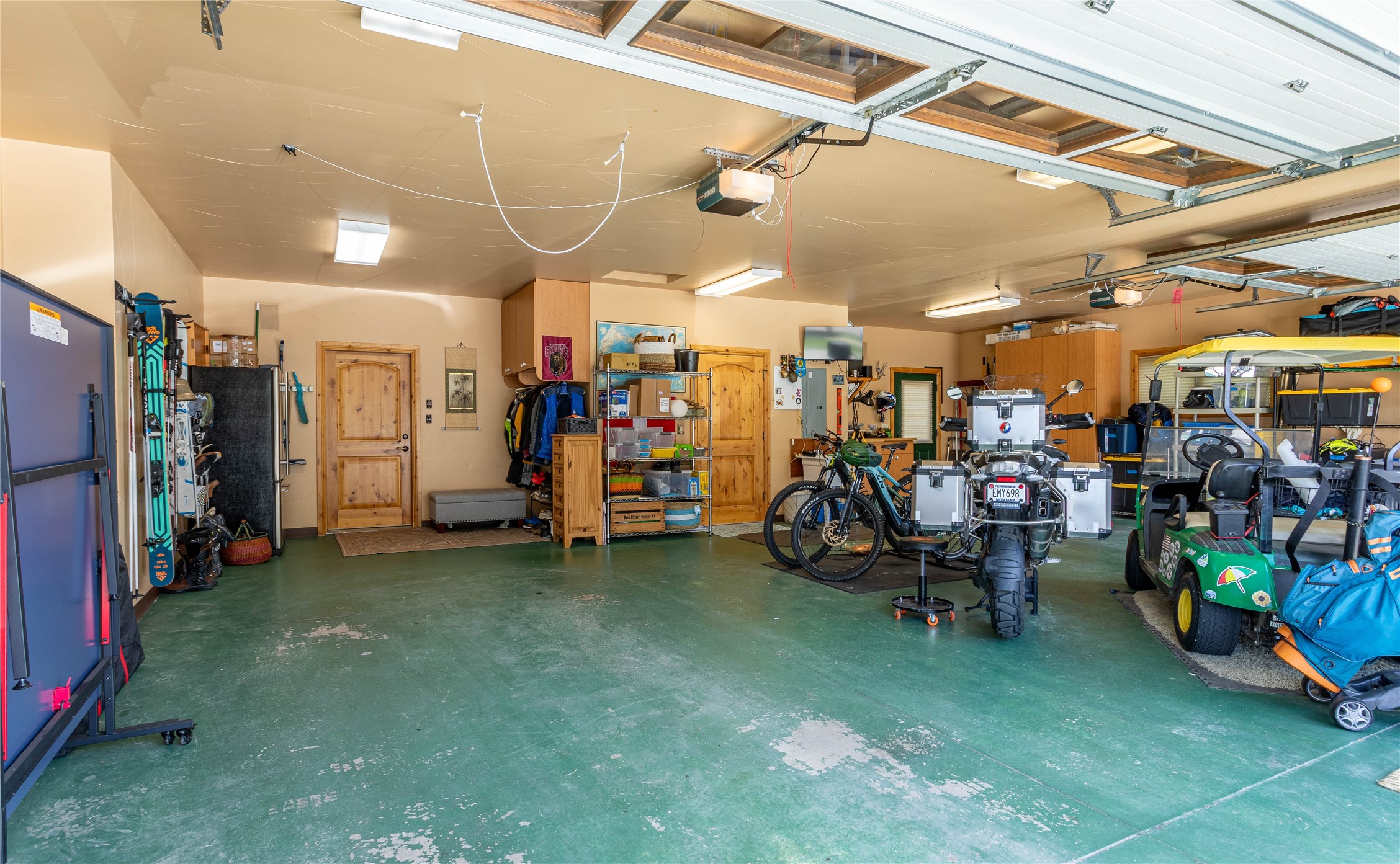 Missoula, Montana 59802, United States, 3 Bedrooms Bedrooms, ,2 BathroomsBathrooms,Residential,Pending,142599