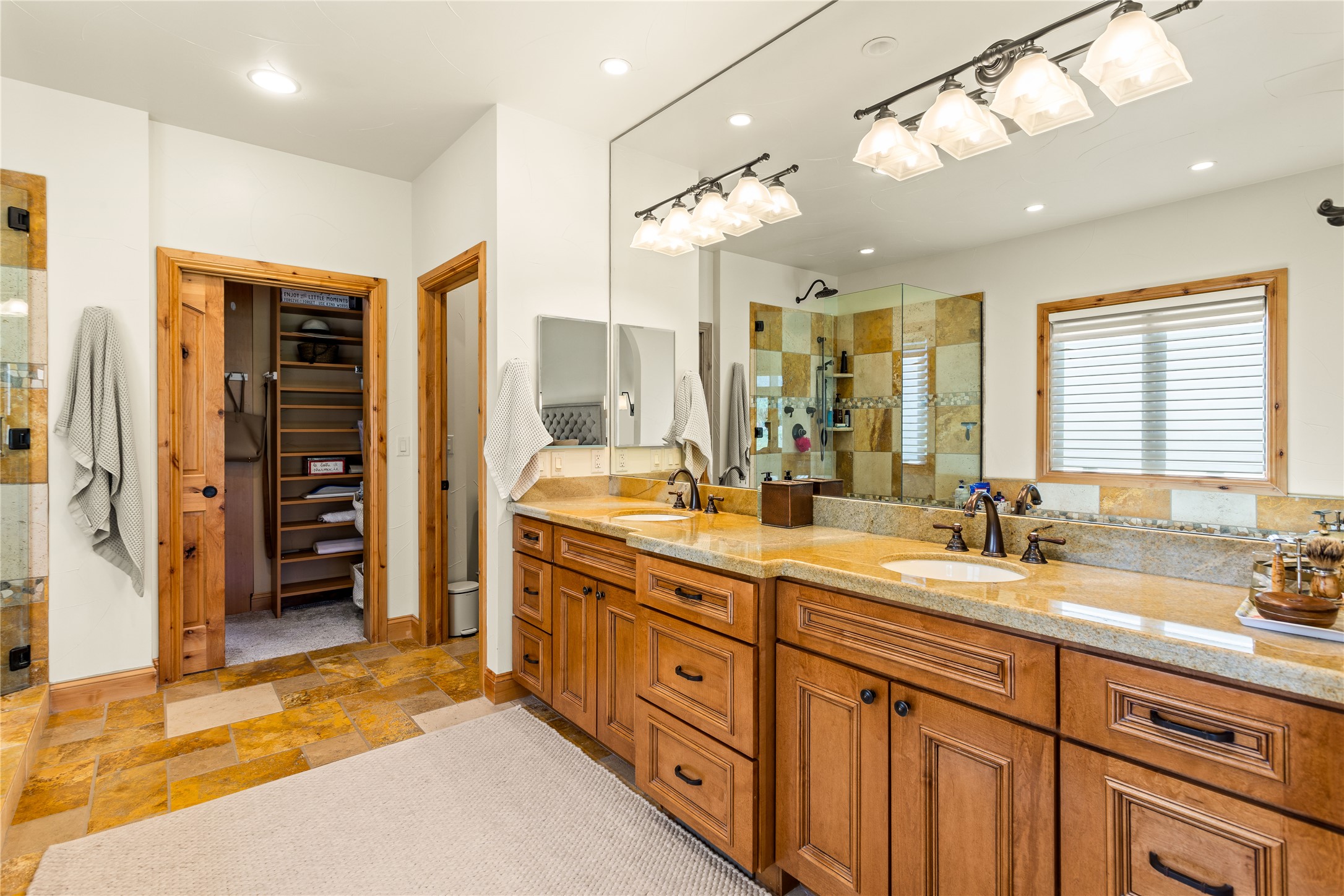 Missoula, Montana 59802, United States, 3 Bedrooms Bedrooms, ,2 BathroomsBathrooms,Residential,Pending,142599