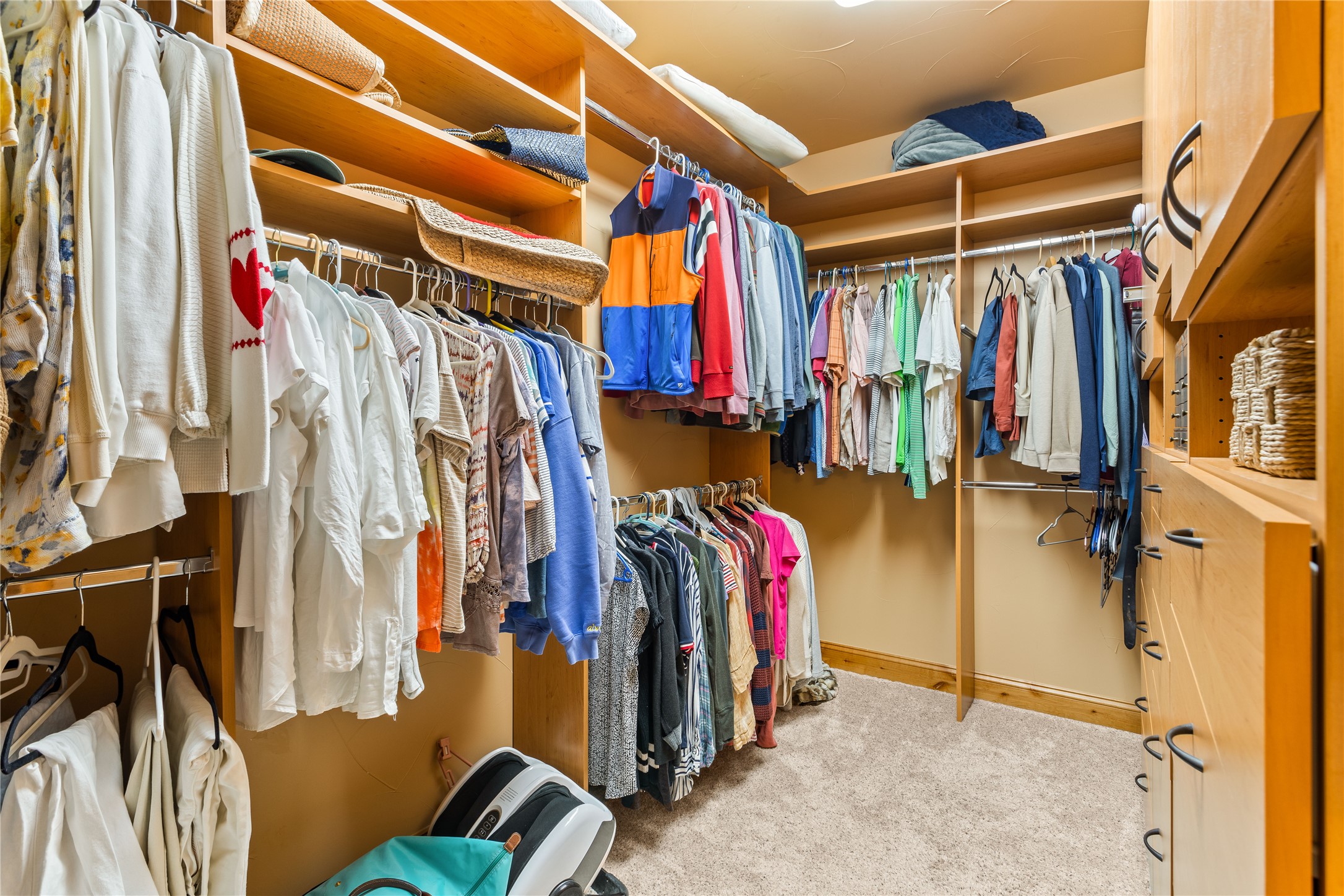 Missoula, Montana 59802, United States, 3 Bedrooms Bedrooms, ,2 BathroomsBathrooms,Residential,Pending,142599