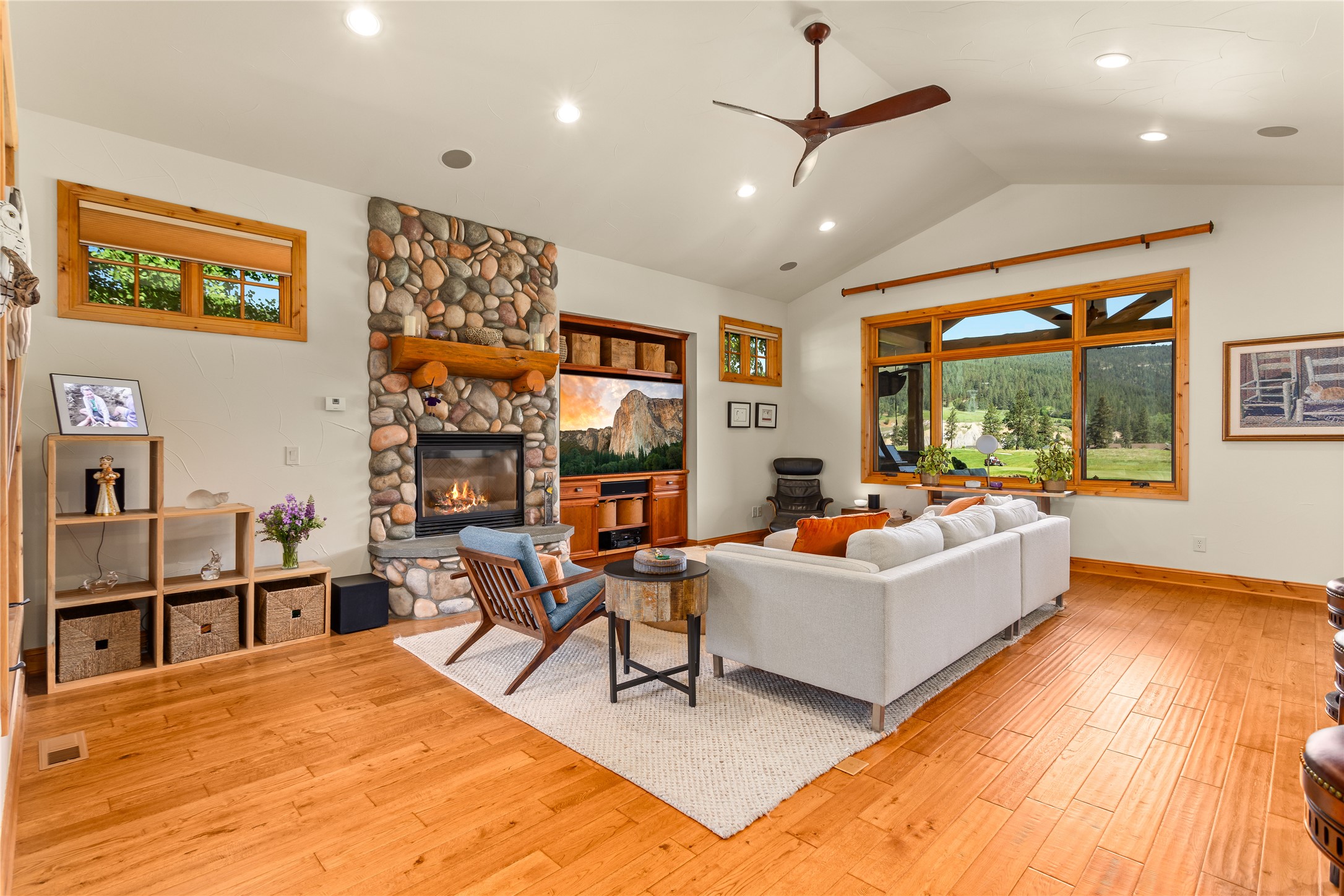 Missoula, Montana 59802, United States, 3 Bedrooms Bedrooms, ,2 BathroomsBathrooms,Residential,Pending,142599