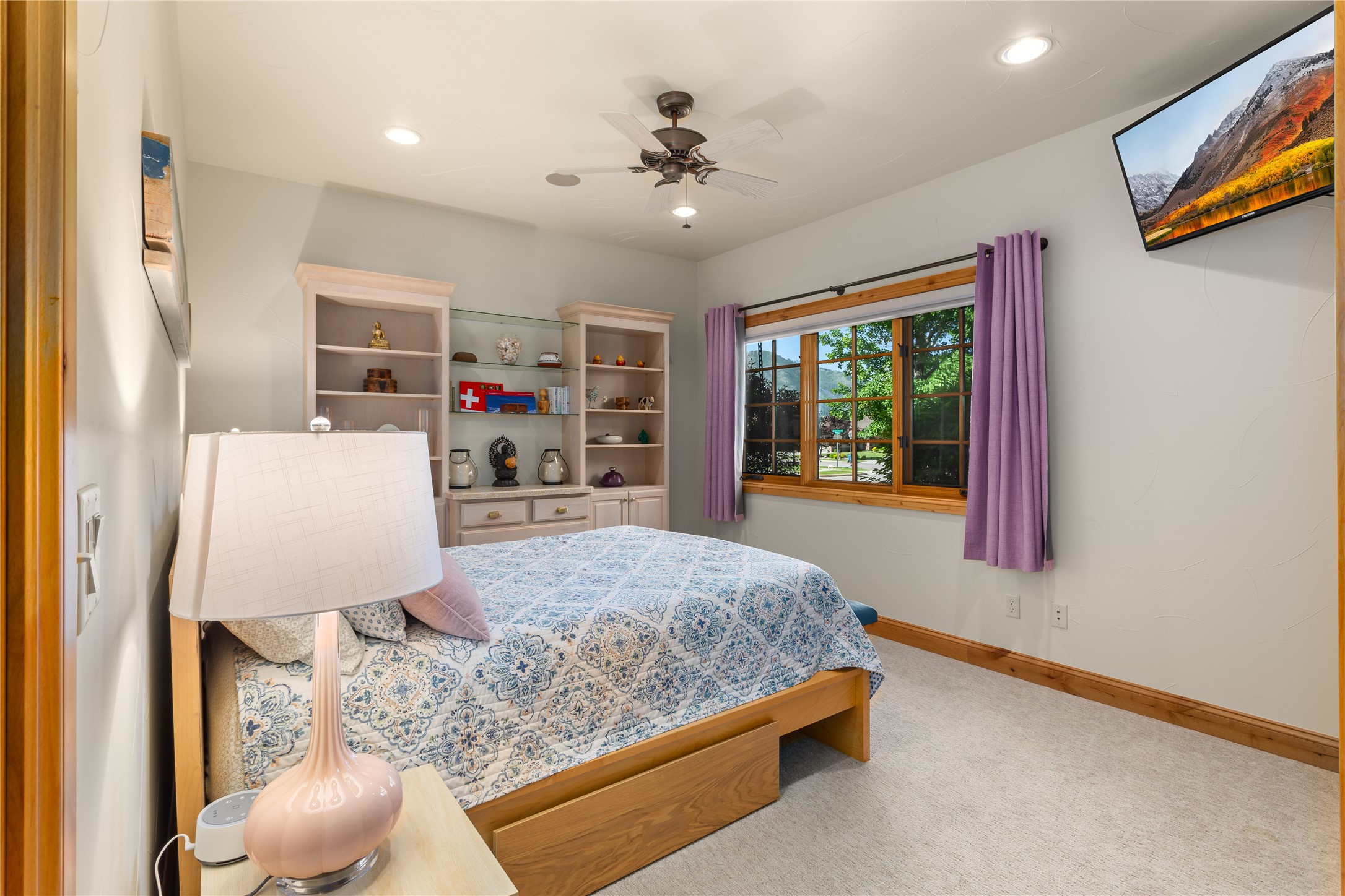 Missoula, Montana 59802, United States, 3 Bedrooms Bedrooms, ,2 BathroomsBathrooms,Residential,Pending,142599