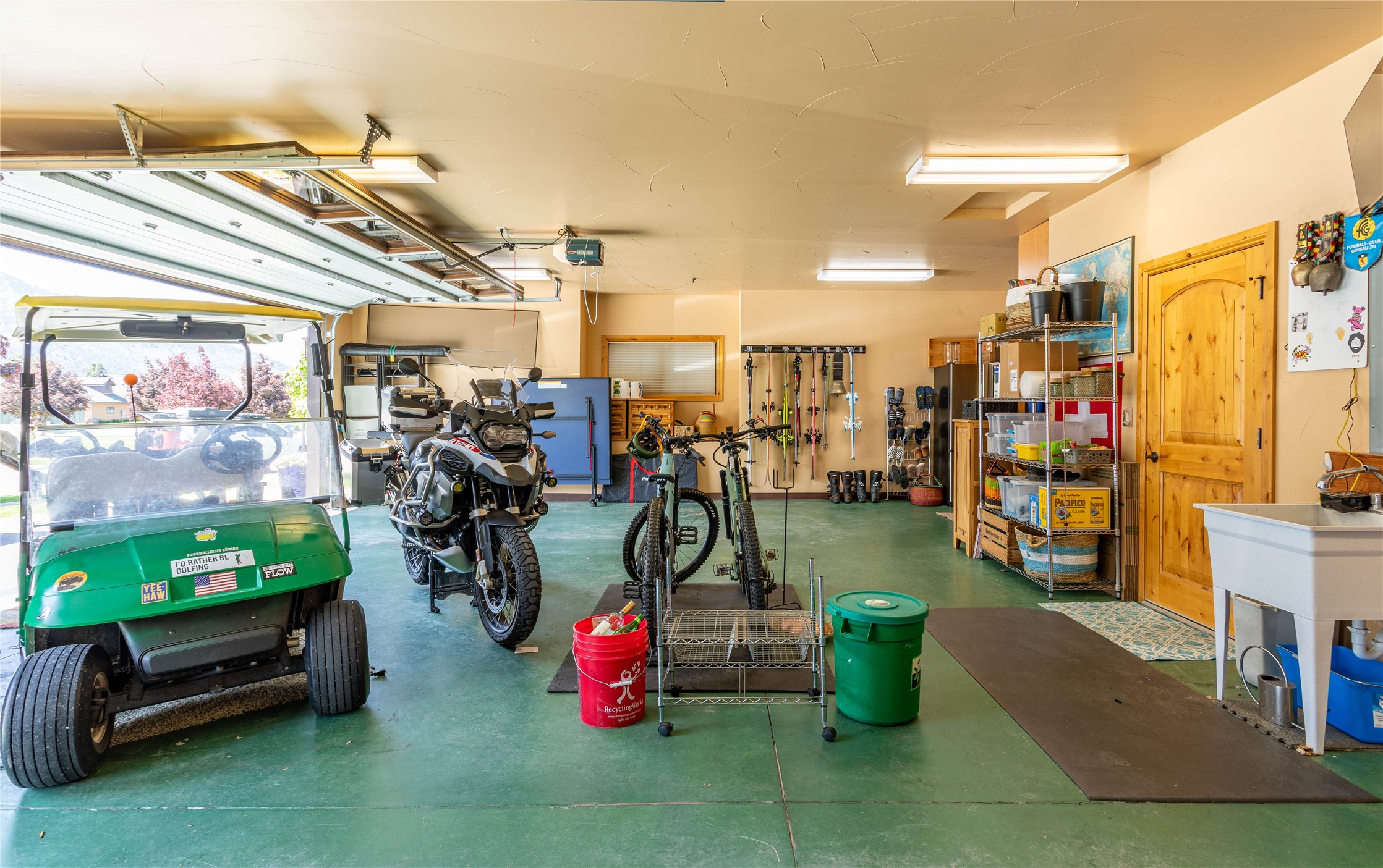 Missoula, Montana 59802, United States, 3 Bedrooms Bedrooms, ,2 BathroomsBathrooms,Residential,Pending,142599