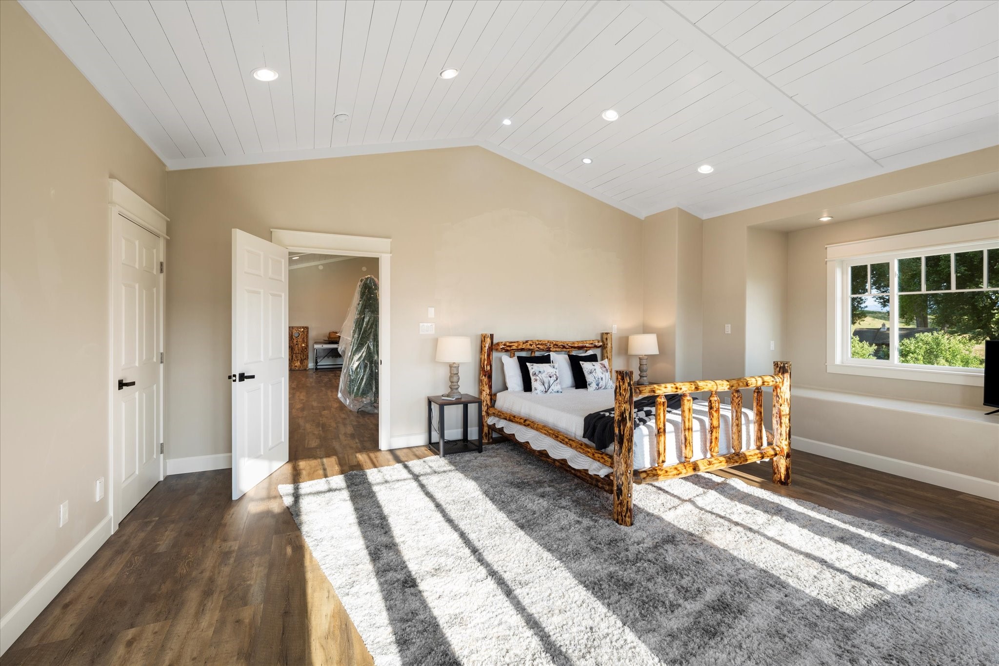 Charlo, Montana 59824, United States, 6 Bedrooms Bedrooms, ,6 BathroomsBathrooms,Residential,Pending,52320