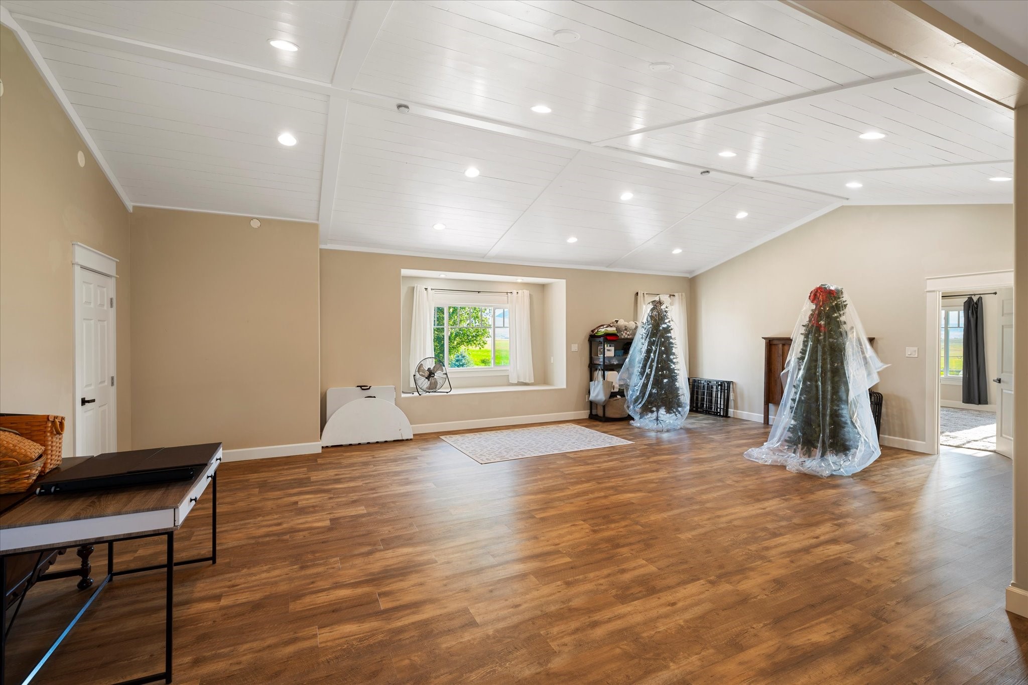 Charlo, Montana 59824, United States, 6 Bedrooms Bedrooms, ,6 BathroomsBathrooms,Residential,Pending,52320