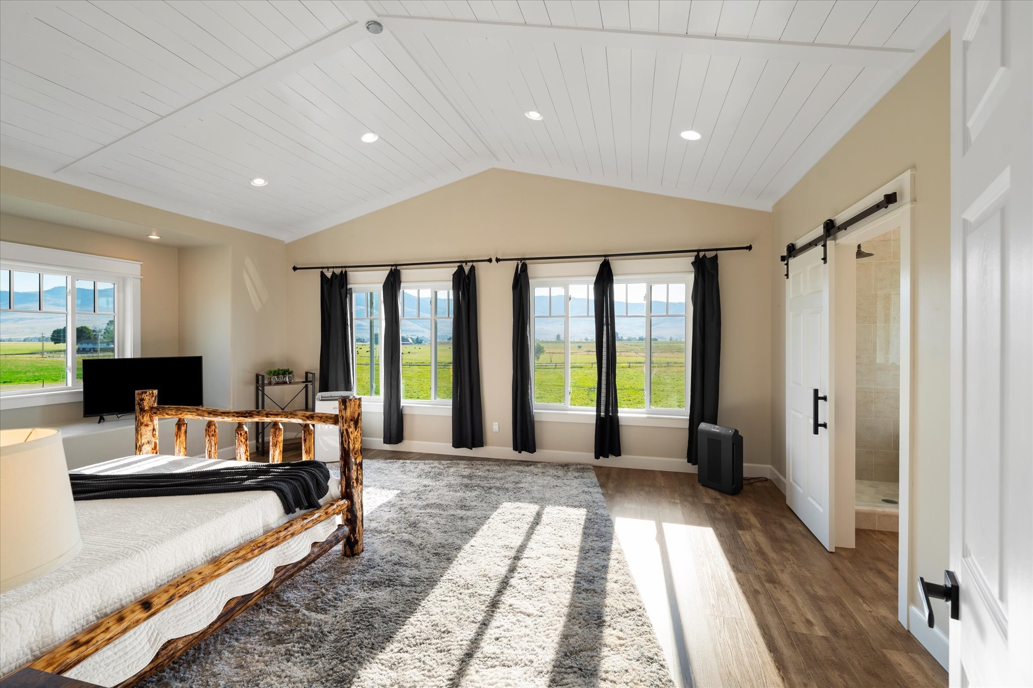 Charlo, Montana 59824, United States, 6 Bedrooms Bedrooms, ,6 BathroomsBathrooms,Residential,Pending,52320